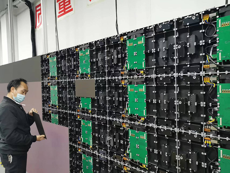 fine pixel pitch install and assemble