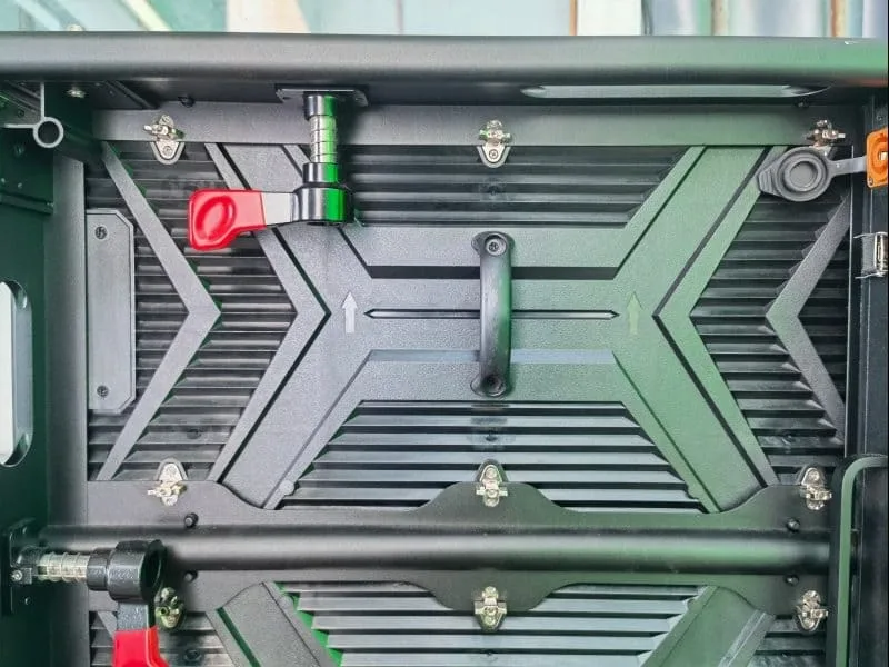 Close-up of the rear structure of a aluminum LED cabinet. Highlights include the CNC-machined ribs for heat dissipation, high-precision positioning pins, and ergonomic fast locks for quick tool-free installation.